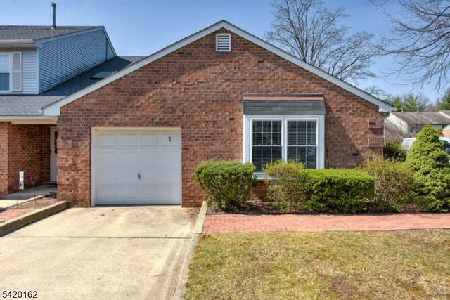 1 Gerald Ct, Lebanon Boro, NJ 08833