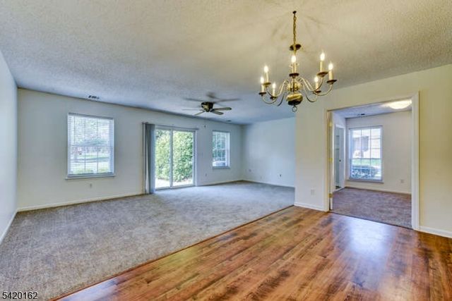 1 Gerald Ct, Lebanon Boro, NJ 08833