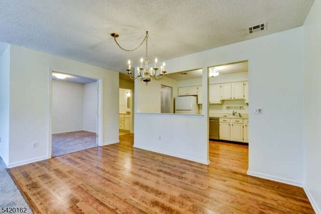 1 Gerald Ct, Lebanon Boro, NJ 08833