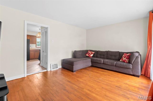 165 S Saint Jacques Street, Florissant, MO 63031