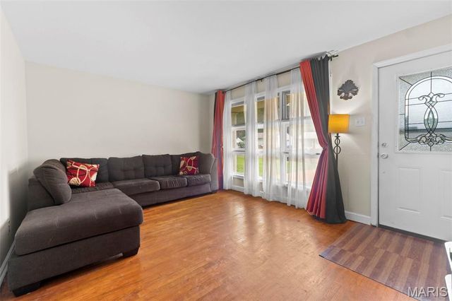 165 S Saint Jacques Street, Florissant, MO 63031