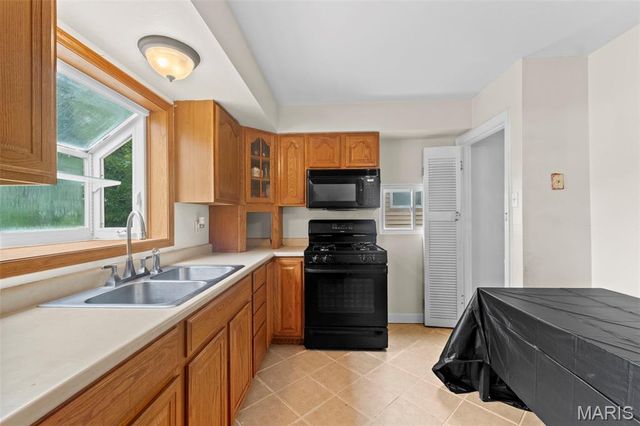 165 S Saint Jacques Street, Florissant, MO 63031