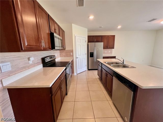 212 SW 25th AVE, Cape Coral, FL 33991