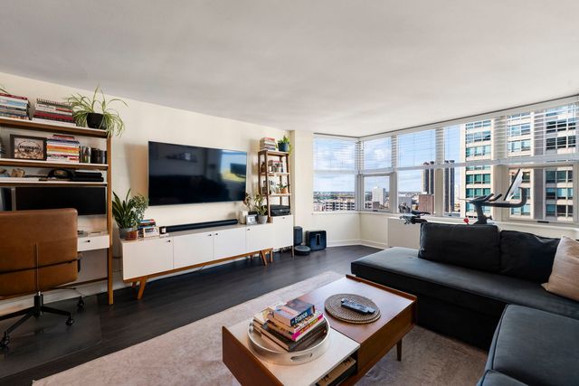 525 W Hawthorne Place 2606, Chicago, IL 60657