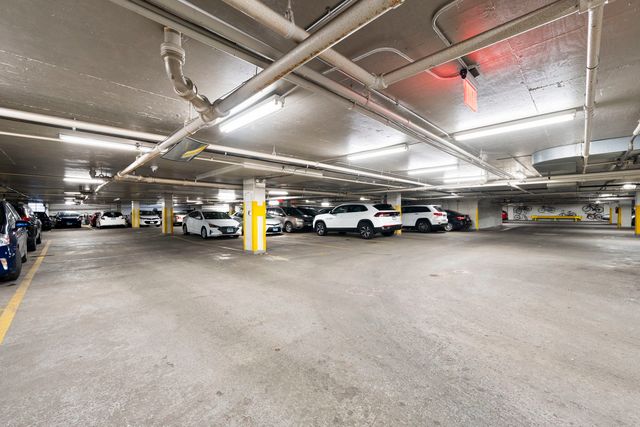 525 W Hawthorne Place 2606, Chicago, IL 60657