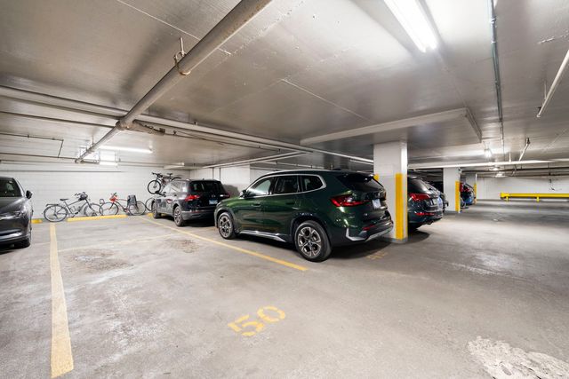 525 W Hawthorne Place 2606, Chicago, IL 60657