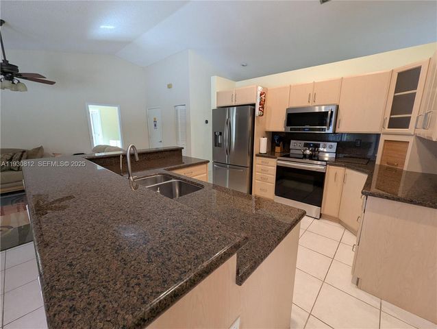5245 NW 58th Ter, Coral Springs, FL 33067