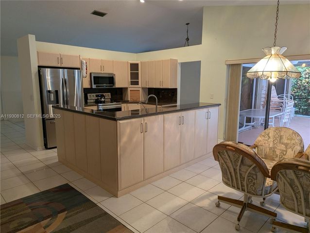 5245 NW 58th Ter, Coral Springs, FL 33067