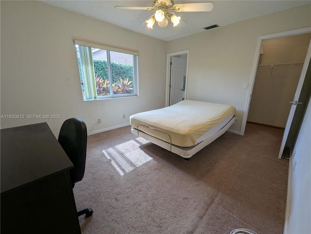 5245 NW 58th Ter, Coral Springs, FL 33067