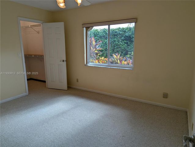 5245 NW 58th Ter, Coral Springs, FL 33067