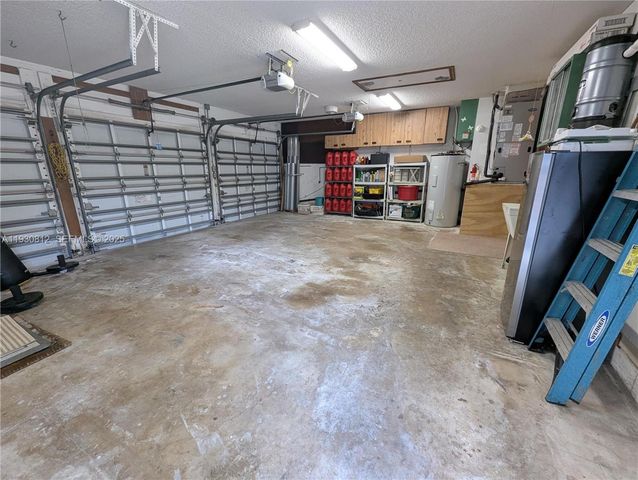 5245 NW 58th Ter, Coral Springs, FL 33067