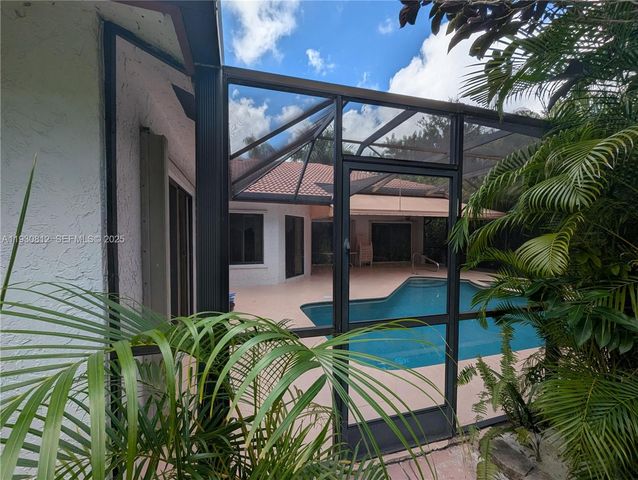 5245 NW 58th Ter, Coral Springs, FL 33067