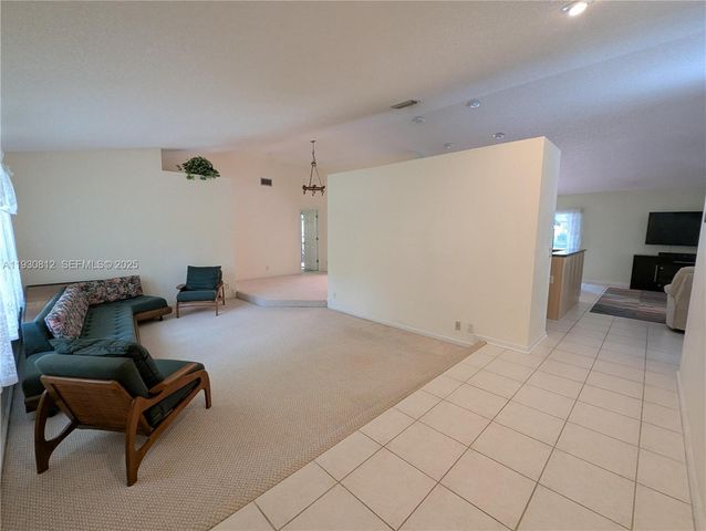 5245 NW 58th Ter, Coral Springs, FL 33067