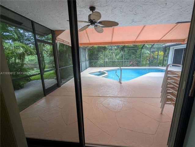 5245 NW 58th Ter, Coral Springs, FL 33067