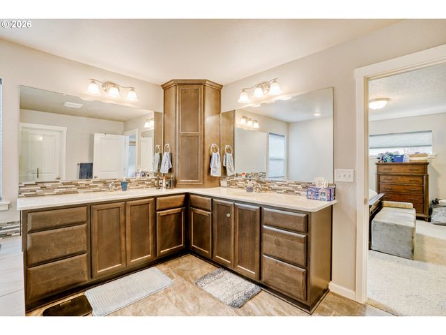 16619 Ne 93RD Way, Vancouver, WA 98682