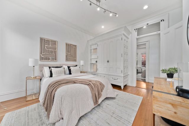 17 High Street 2, Brookline, MA 02445
