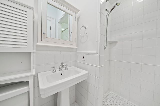 17 High Street 2, Brookline, MA 02445