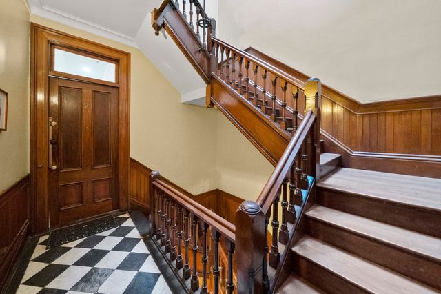 17 High Street 2, Brookline, MA 02445