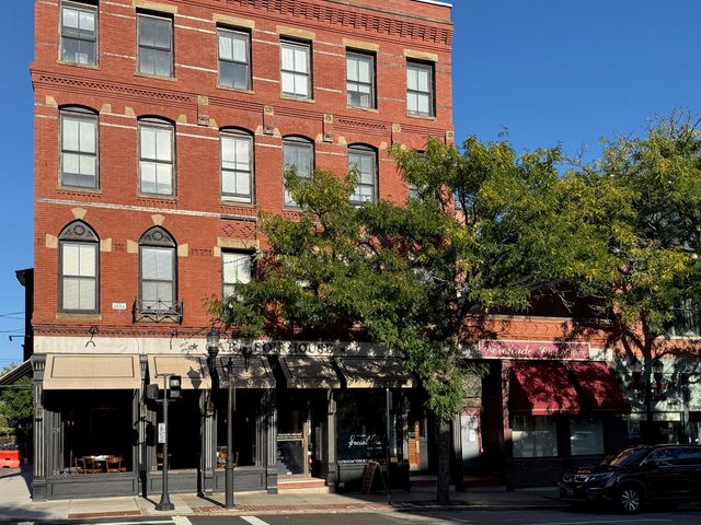 17 High Street 2, Brookline, MA 02445
