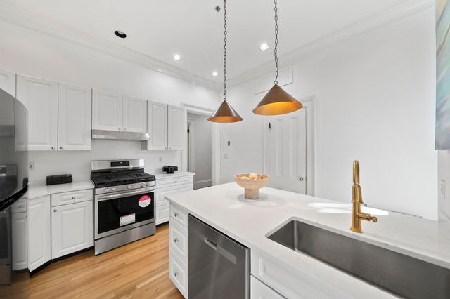 17 High Street 2, Brookline, MA 02445