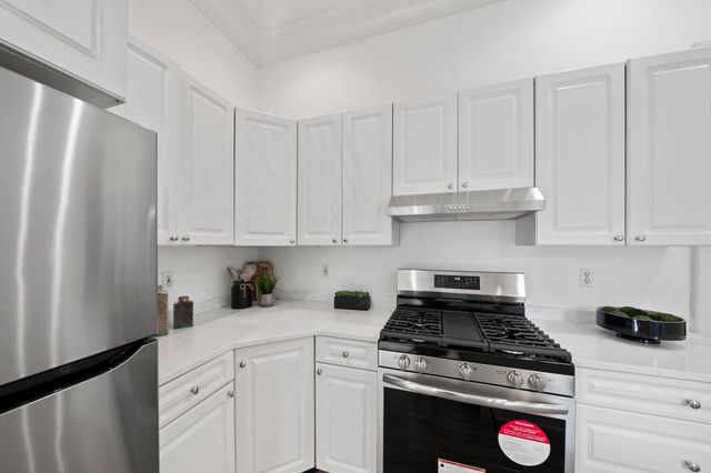 17 High Street 2, Brookline, MA 02445
