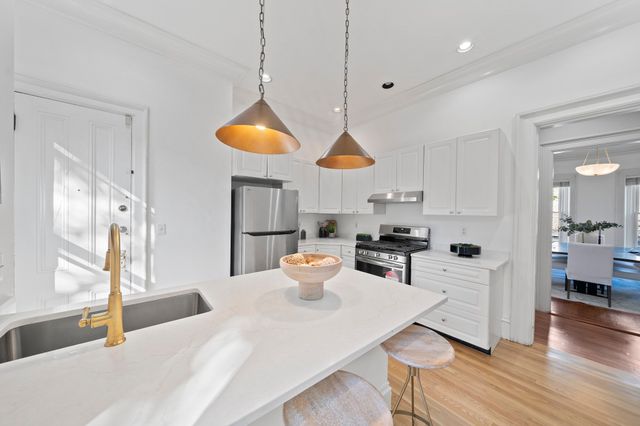 17 High Street 2, Brookline, MA 02445