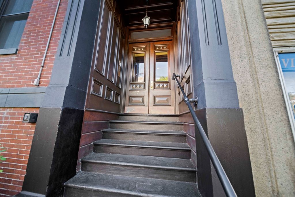17 High Street 2, Brookline, MA 02445