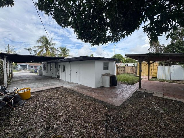 1040 Curtiss Dr, Opa-locka, FL 33054