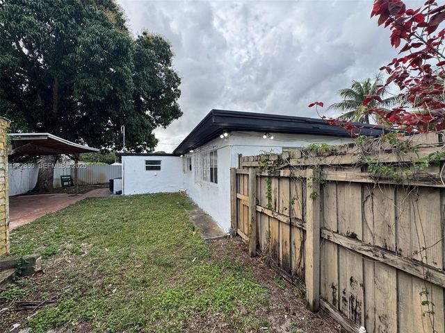 1040 Curtiss Dr, Opa-locka, FL 33054