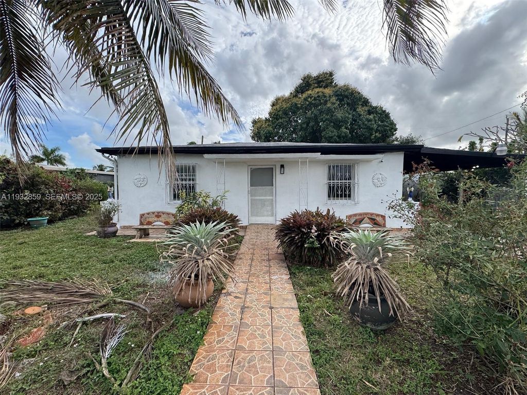 1040 Curtiss Dr, Opa-locka, FL 33054