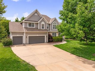 10122 Theden Circle, Lenexa, KS 66220