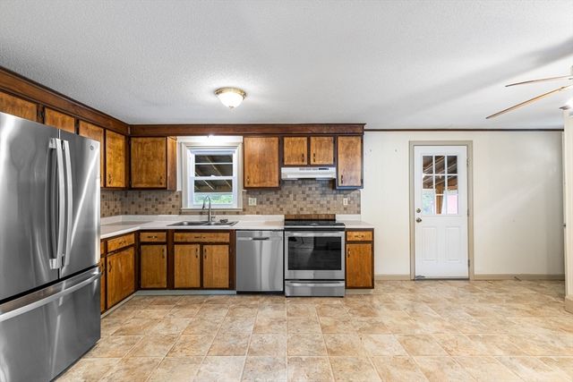 99 Swansom Rd, Swansea, MA 02777