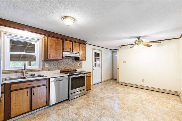 99 Swansom Rd, Swansea, MA 02777