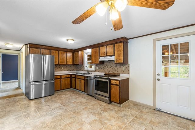 99 Swansom Rd, Swansea, MA 02777