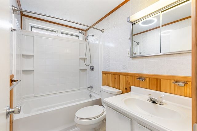 99 Swansom Rd, Swansea, MA 02777