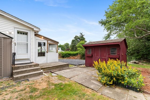 99 Swansom Rd, Swansea, MA 02777