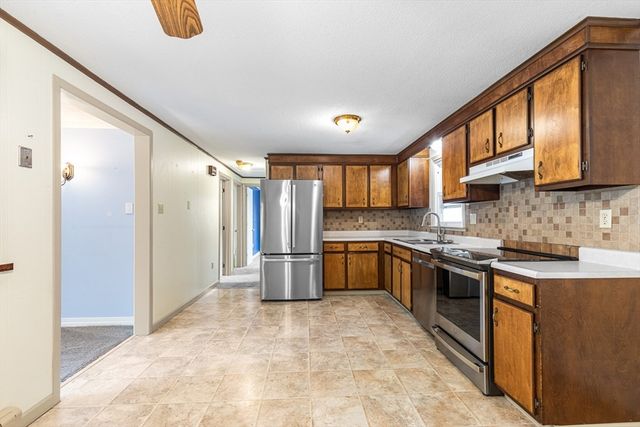 99 Swansom Rd, Swansea, MA 02777