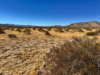 172 172nd Street E 6, Lake Los Angeles, CA 93535