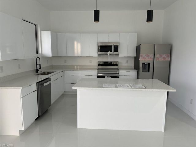 2801 SW Embers TER, Cape Coral, FL 33991