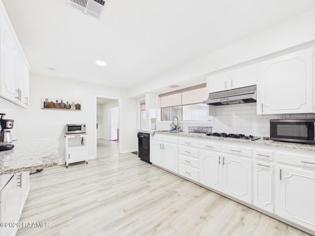 823 S Morgan Avenue, Broussard, LA 70518