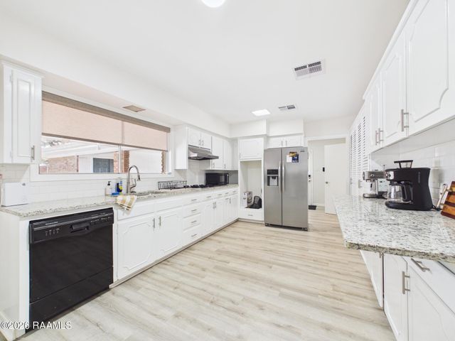 823 S Morgan Avenue, Broussard, LA 70518