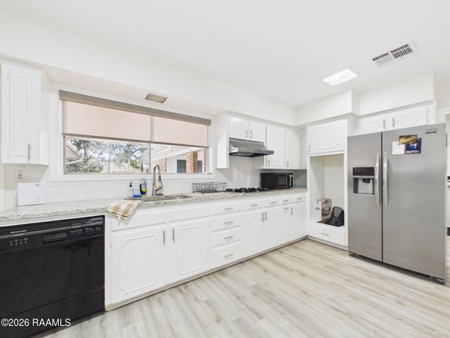 823 S Morgan Avenue, Broussard, LA 70518