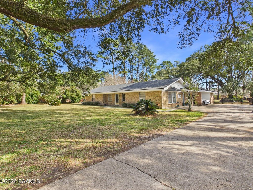 823 S Morgan Avenue, Broussard, LA 70518