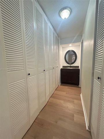 1660 NW 113th Way, Pembroke Pines, FL 33026