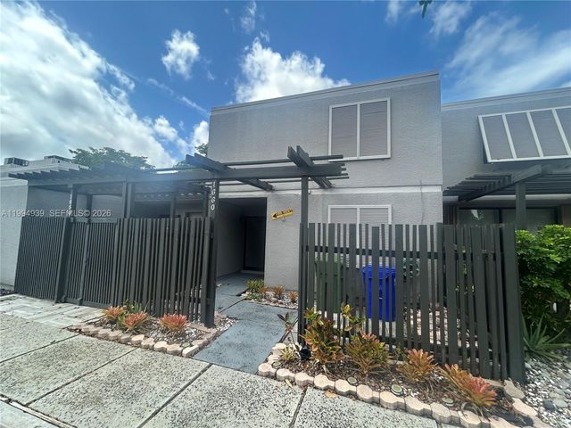 1660 NW 113th Way, Pembroke Pines, FL 33026