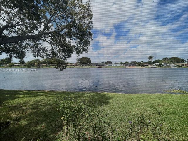 1660 NW 113th Way, Pembroke Pines, FL 33026