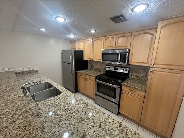 1660 NW 113th Way, Pembroke Pines, FL 33026