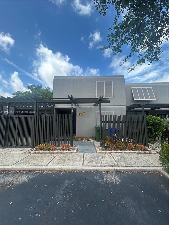 1660 NW 113th Way, Pembroke Pines, FL 33026