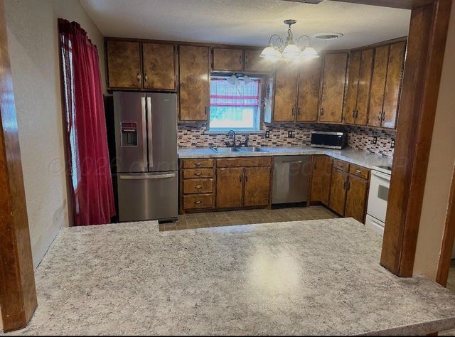 508 9TH Avenue, Canyon, TX 79015
