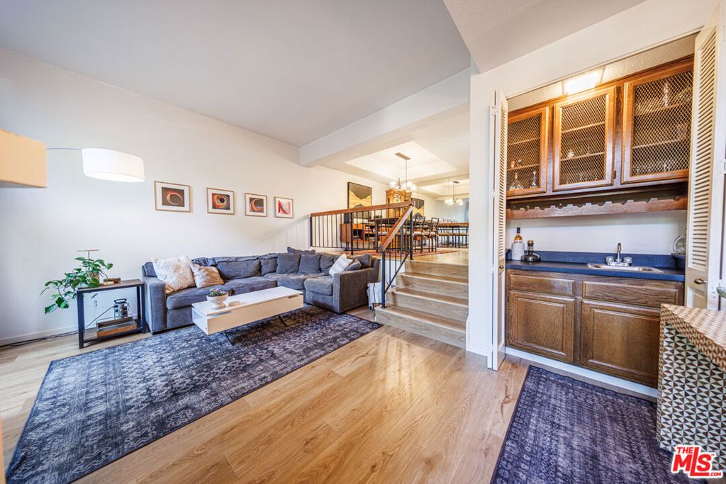 Image 3 of property listing at 18731 Hatteras Street 34, Tarzana, CA 91356